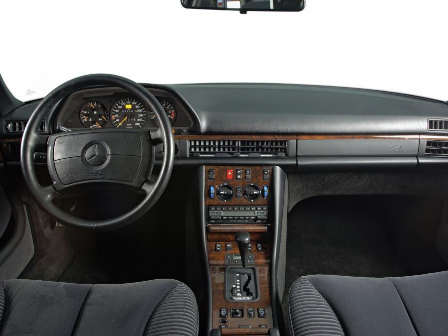  Mercedes-Benz 560 SEL 1985 года  (фото 8 из 14)